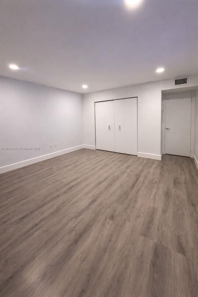 Building Photo - 1555 W 44th Pl