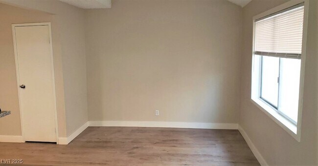 Building Photo - 5136 Golden Ln