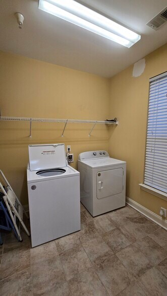 Laundry room - 118 Ella Kinley Cir
