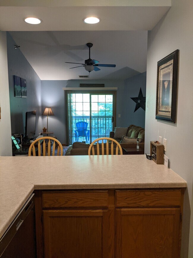 Building Photo - 1917 Deerhaven Ln NE