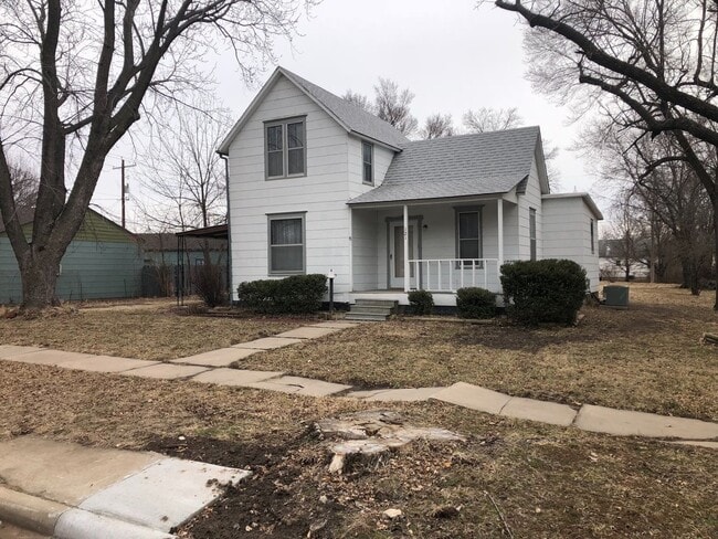 Primary Photo - $849 - 2 bed 1 bath - Single Family Home
