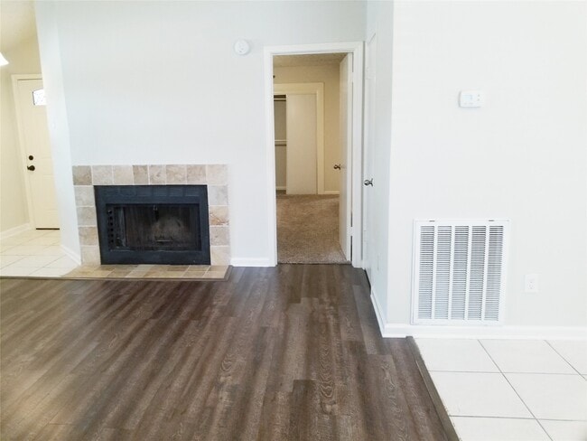 Building Photo - 3731 Westheimer Pl Dr