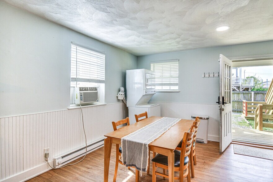 Building Photo - 9666 Rallston St