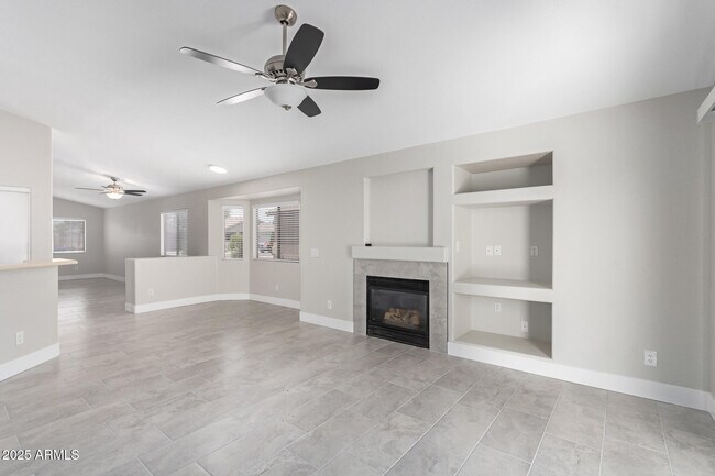 Building Photo - 16455 N 137th Dr