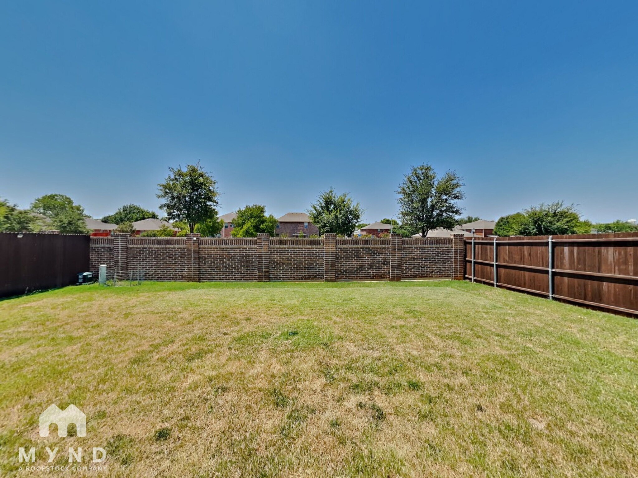 Building Photo - 523 Pineview Dr