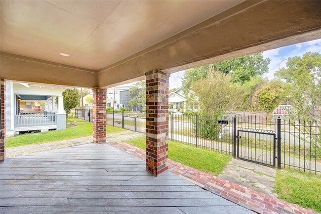 Building Photo - 306 Morris St