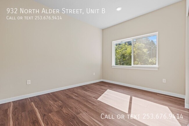 Building Photo - 932 N Alder St