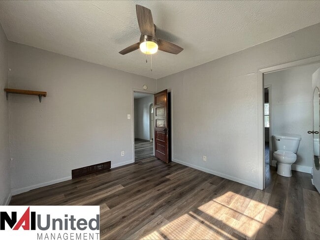 Building Photo - Two bedroom, One bathroom home for rent