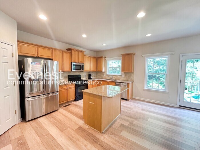 Building Photo - 5995 Chinook Ct