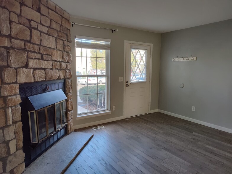 Entry way - 1811 S Quebec Way