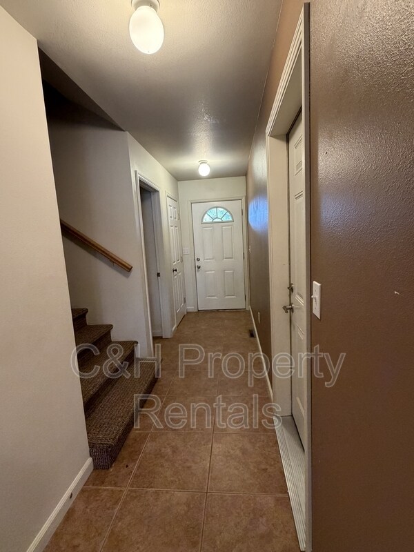 Building Photo - 406 1st St SE