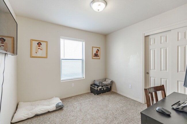 Building Photo - 3 Bedroom, 2 Bath in a Private Cul De Sac