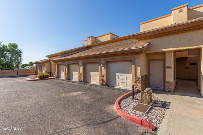 Building Photo - 6770 N 47th Ave