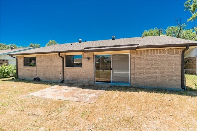 Building Photo - 502 Campfire Dr
