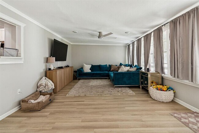 Building Photo - 2302 S Arrawana Ave