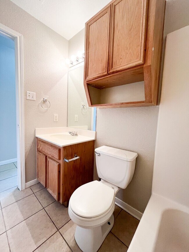Building Photo - 3207 Raven Dr