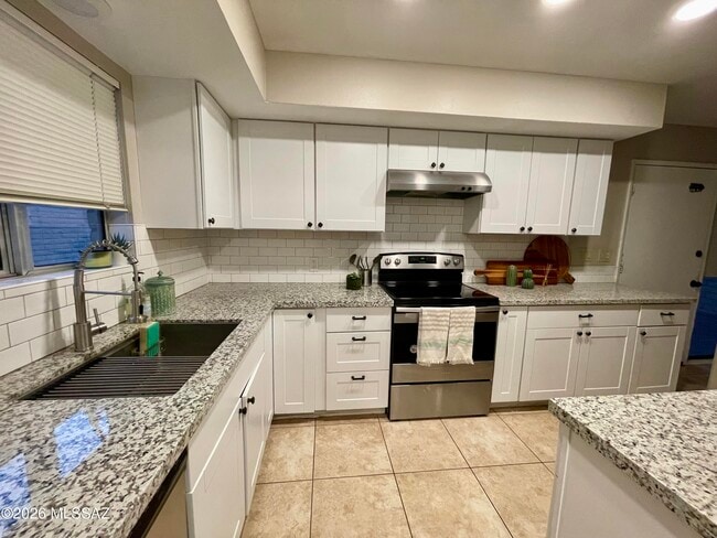 Building Photo - 2434 N Shade Tree Cir