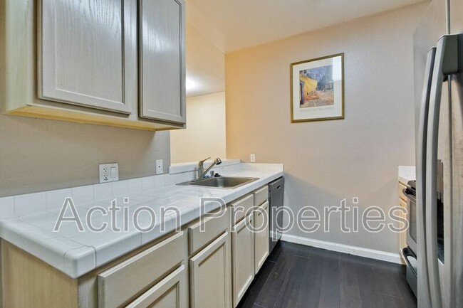 Building Photo - 2255 Showers Dr