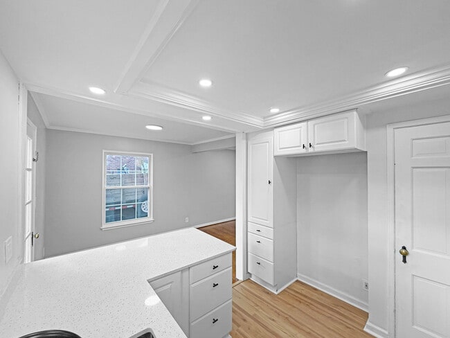 Building Photo - 3746 Brewster St