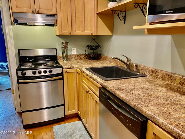 Building Photo - 4 Corinne Ct