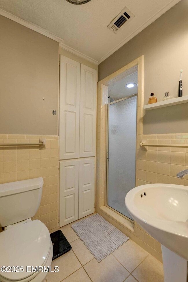 Building Photo - 108 Frances Ave