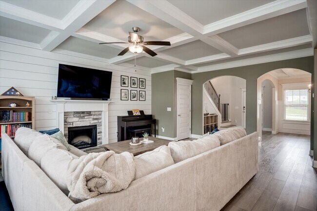 Building Photo - 707 Navan Ln