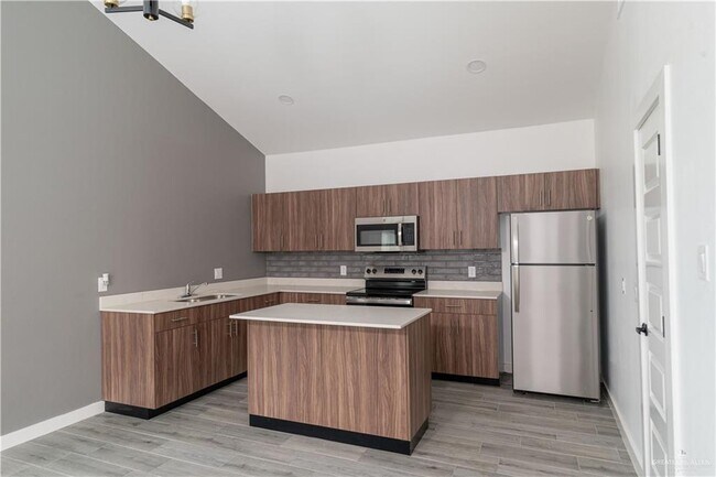 Building Photo - 2509 Mockingbird Rd