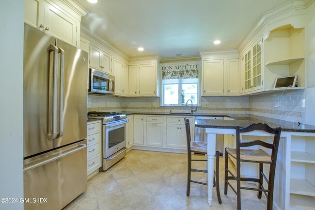 Building Photo - 27 Kirby St