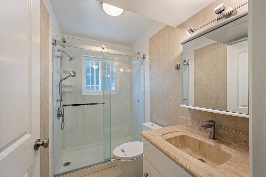 Building Photo - 3661 Slopeview Dr