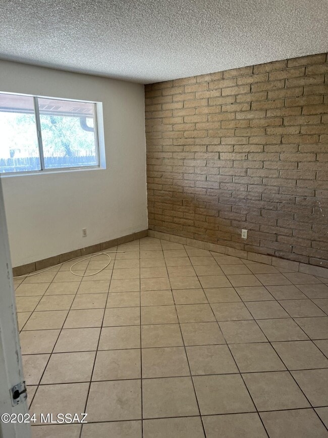 Building Photo - 51 E Mills Dr
