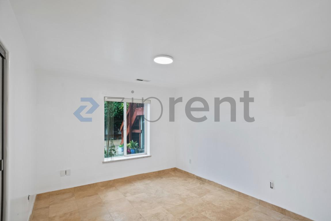 Building Photo - 9627 Alcosta Blvd