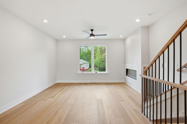 Building Photo - 144 Mattoon St