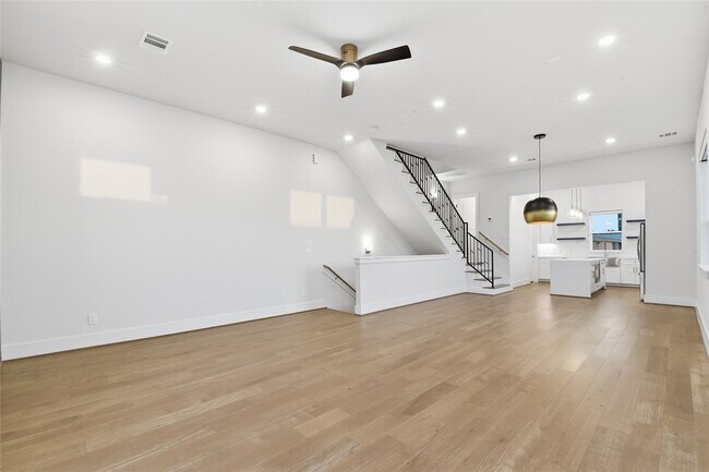 Building Photo - 1236 W 21st St