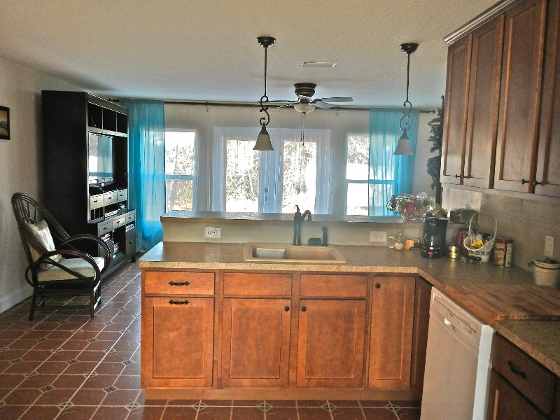 Building Photo - 210 Dondanville Rd
