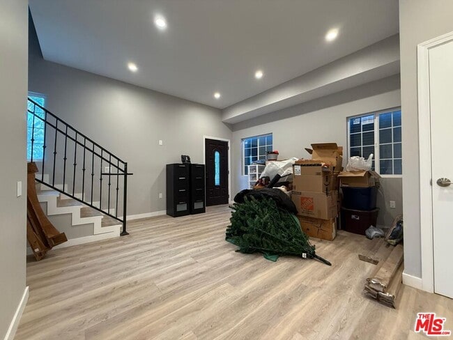 Building Photo - 10605 Owensmouth Ave