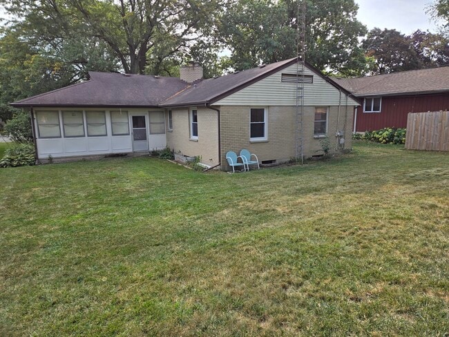 Building Photo - 448 Hubbard Ave