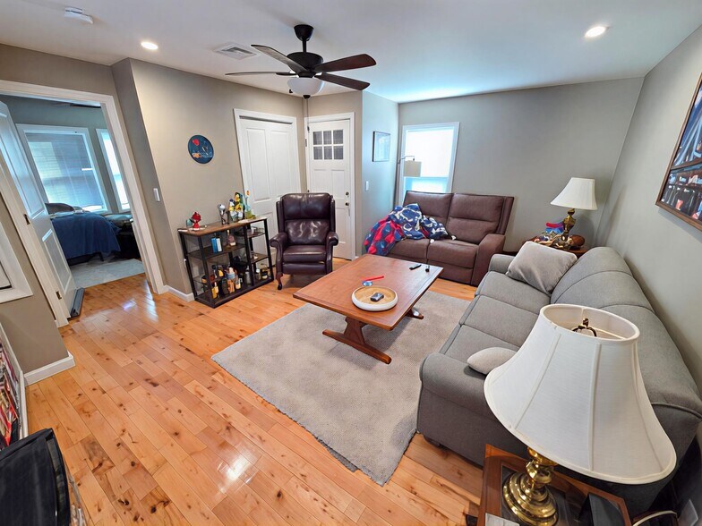 Building Photo - 1 Theriault Ct