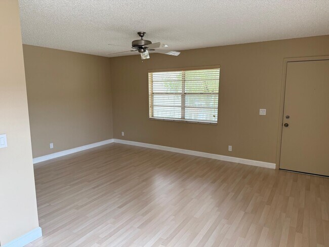 Building Photo - 752 Normandy Trail