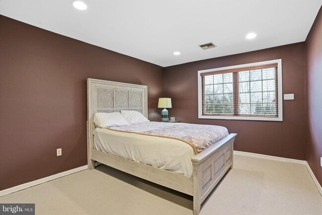 Building Photo - 244 Mathers Rd