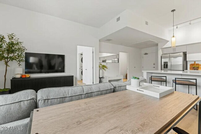 Building Photo - 301 W Roosevelt St