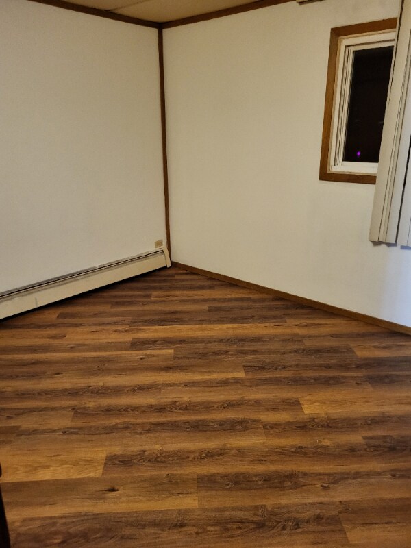 Building Photo - 105 E Oak St