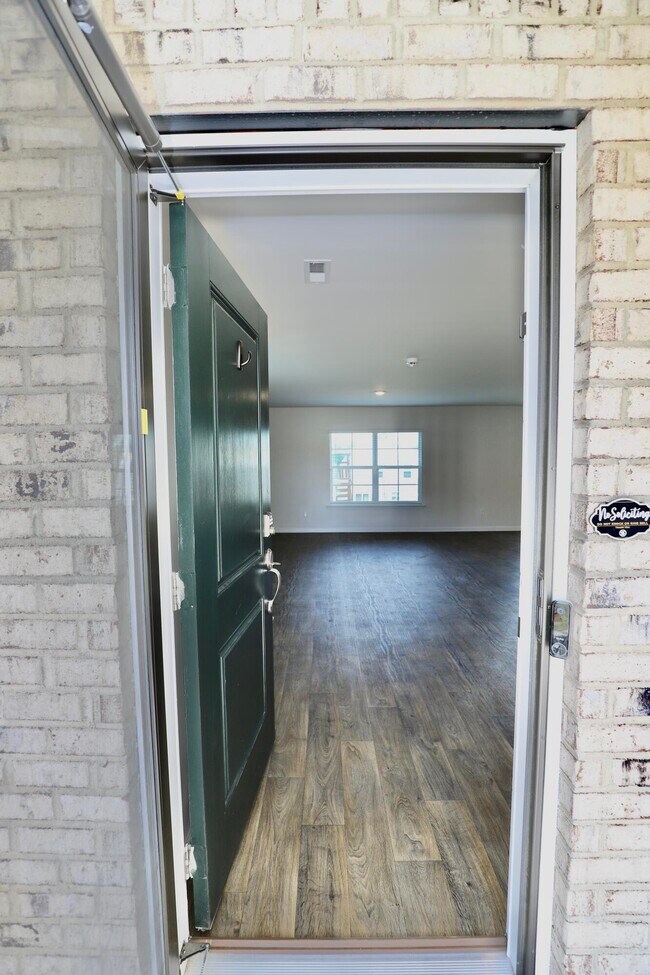 Building Photo - 352 Sandbach Rd