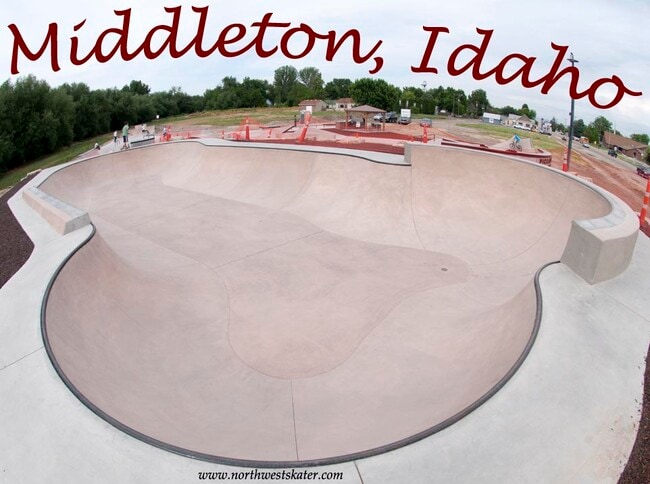 Building Photo - 23750 Fox Ave