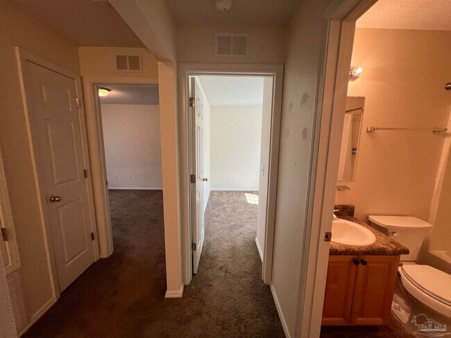 Building Photo - 8921 Camshire Cir