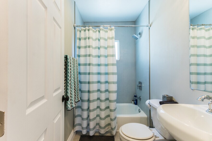 Building Photo - 5357 Virginia Ave