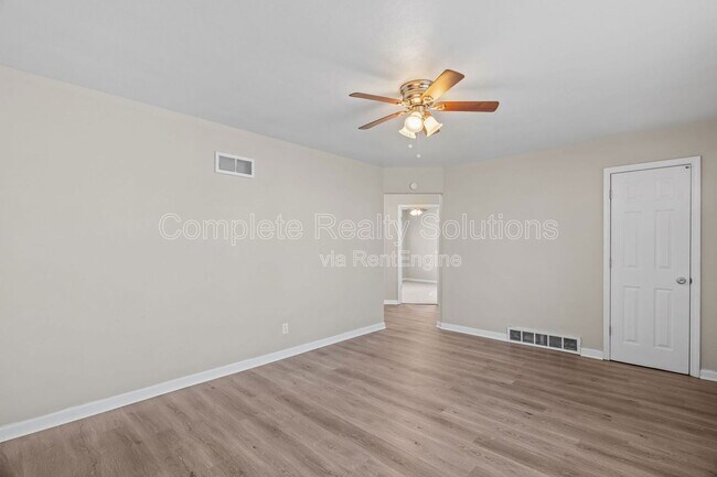 Building Photo - 9750 Lorna Ln