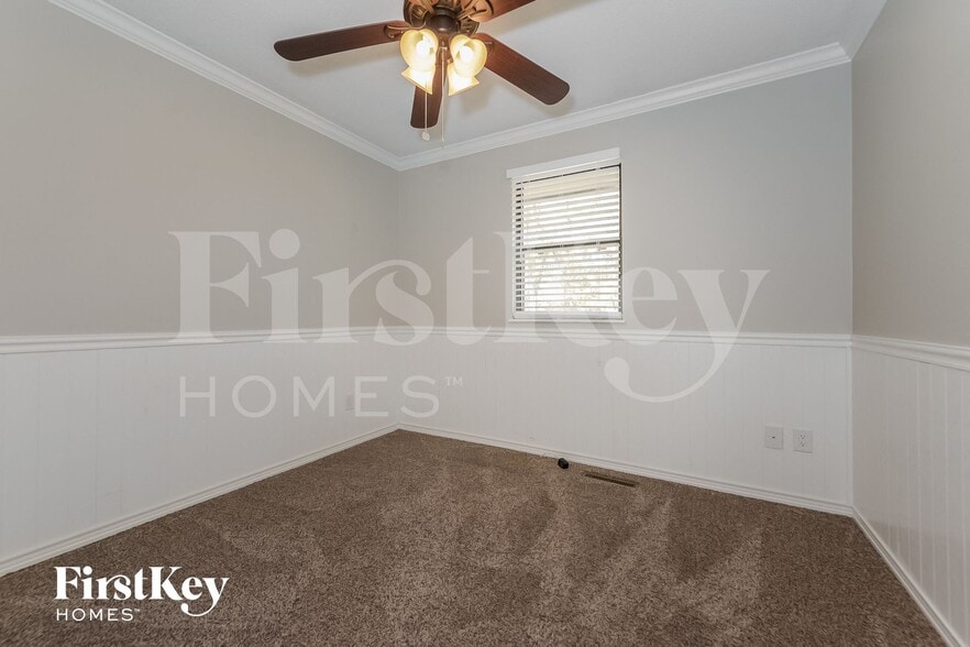 Building Photo - 1018 NE Trailwood Dr