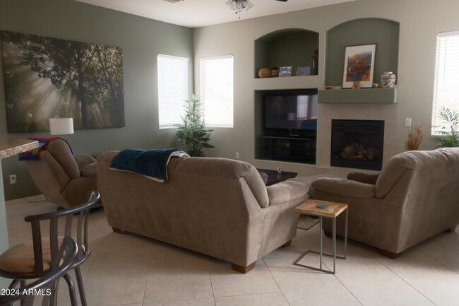 Building Photo - 18428 W Summer Haven Dr