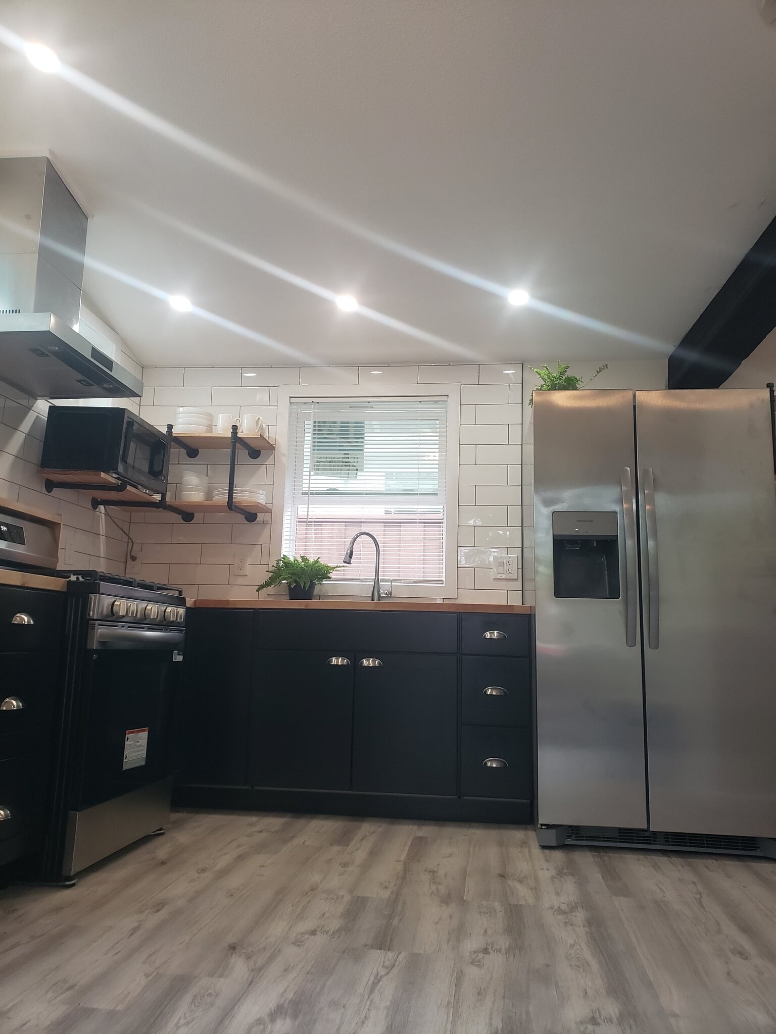 Building Photo - 1332 Sandia Ave