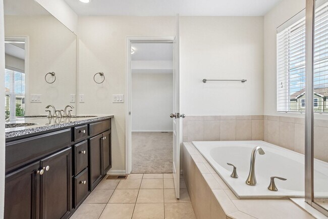 Building Photo - Luxurious Living: 2,367 Sq Ft Home with 4 Baths in Prime Location
